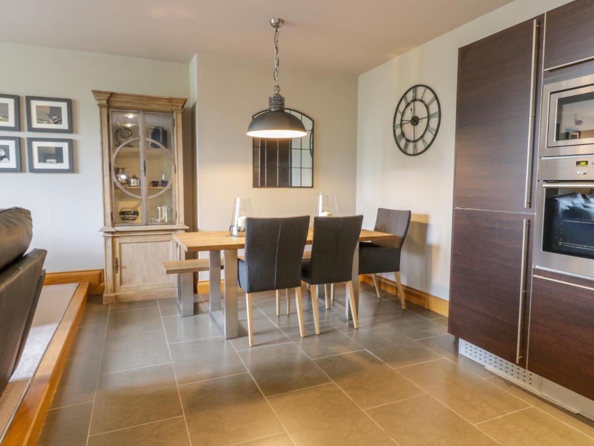 Apartment 1 St Mary'S Church Moffat Bagian luar foto